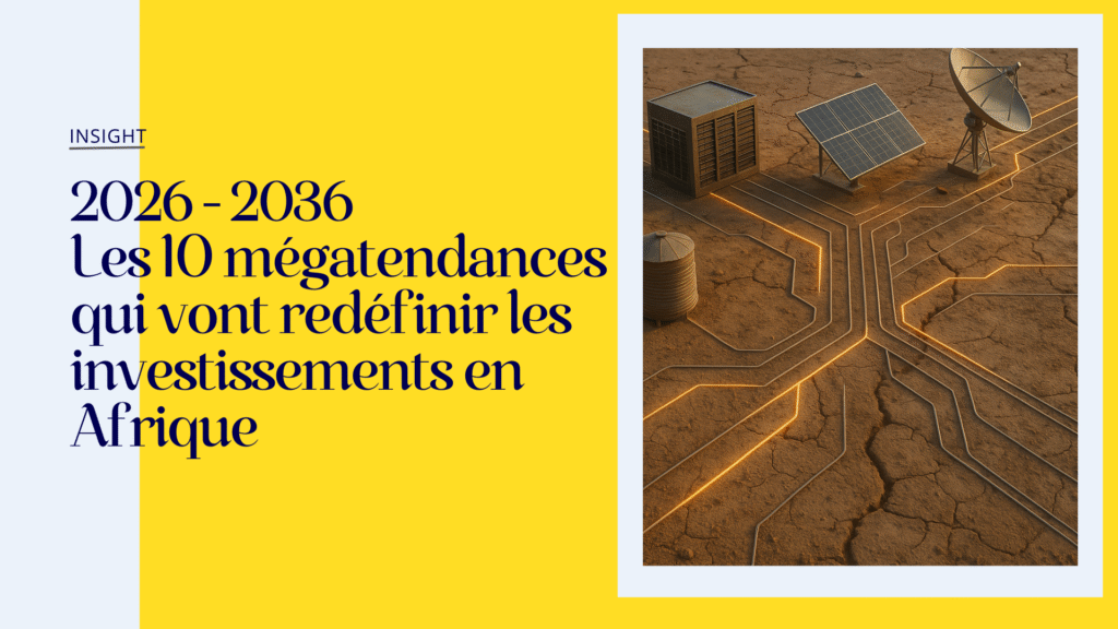Vue aérienne d’un sol africain aride traversé par des câbles lumineux connectant un panneau solaire, une antenne satellite, un réservoir d’eau et un micro data center.